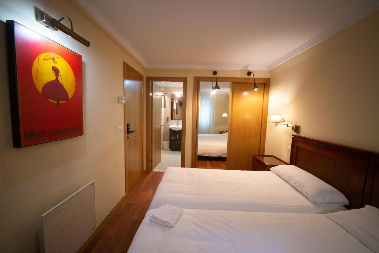 Cabalo Furado Tui Hotel Eksteriør billede