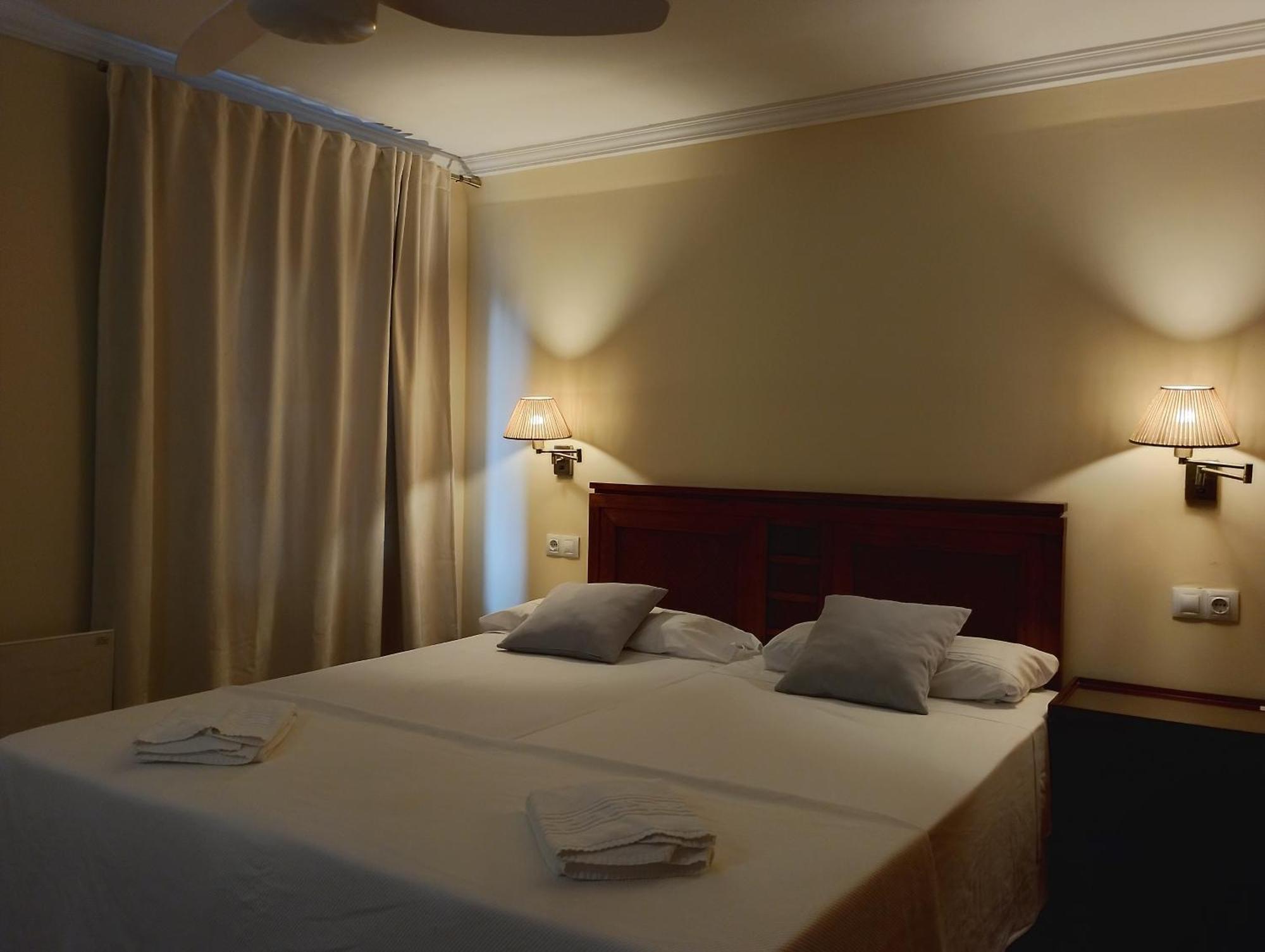 Cabalo Furado Tui Hotel Eksteriør billede