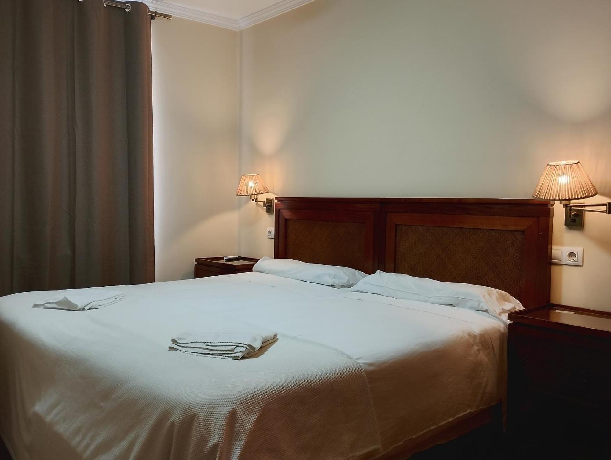 Cabalo Furado Tui Hotel Eksteriør billede