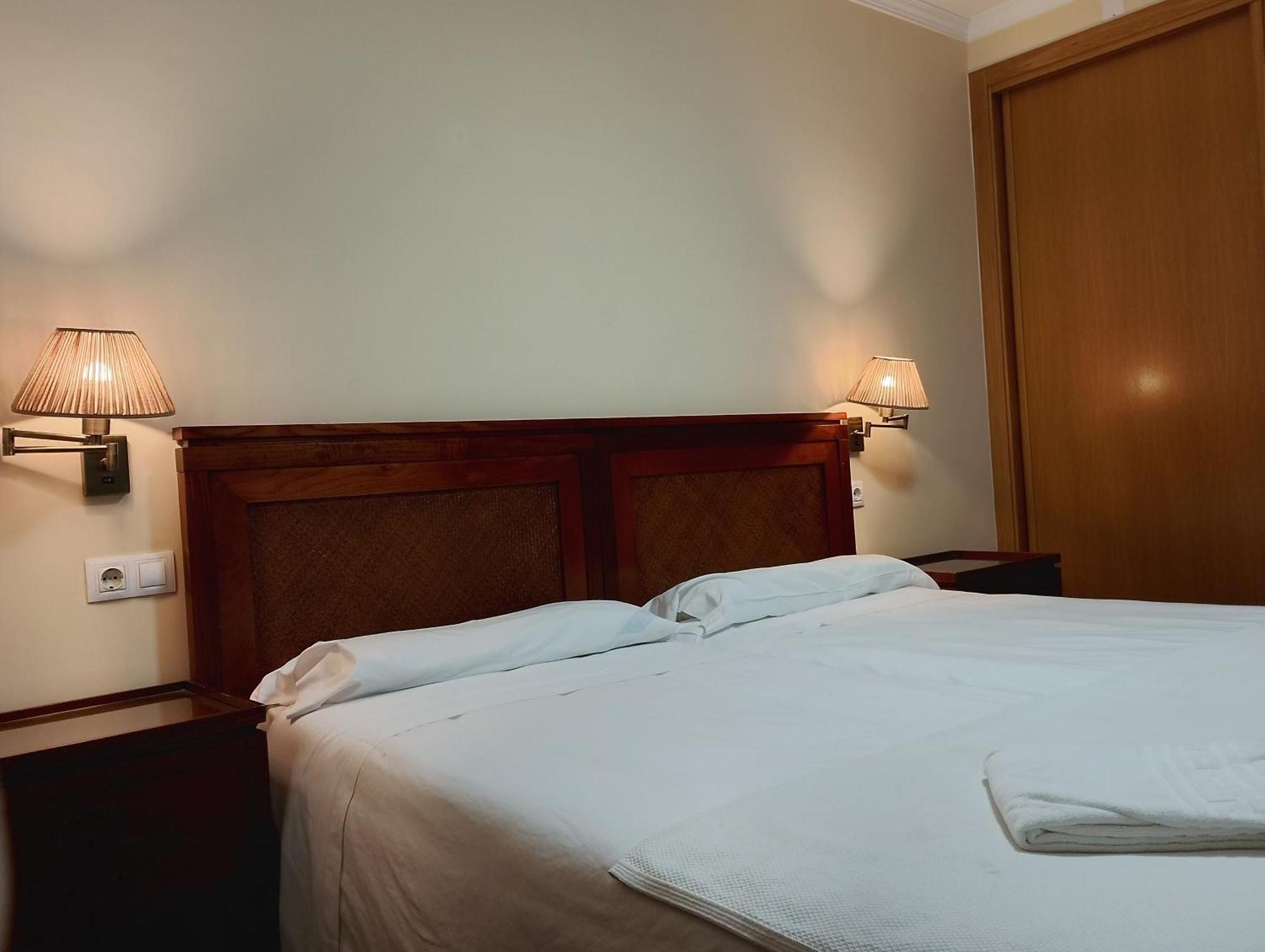 Cabalo Furado Tui Hotel Eksteriør billede