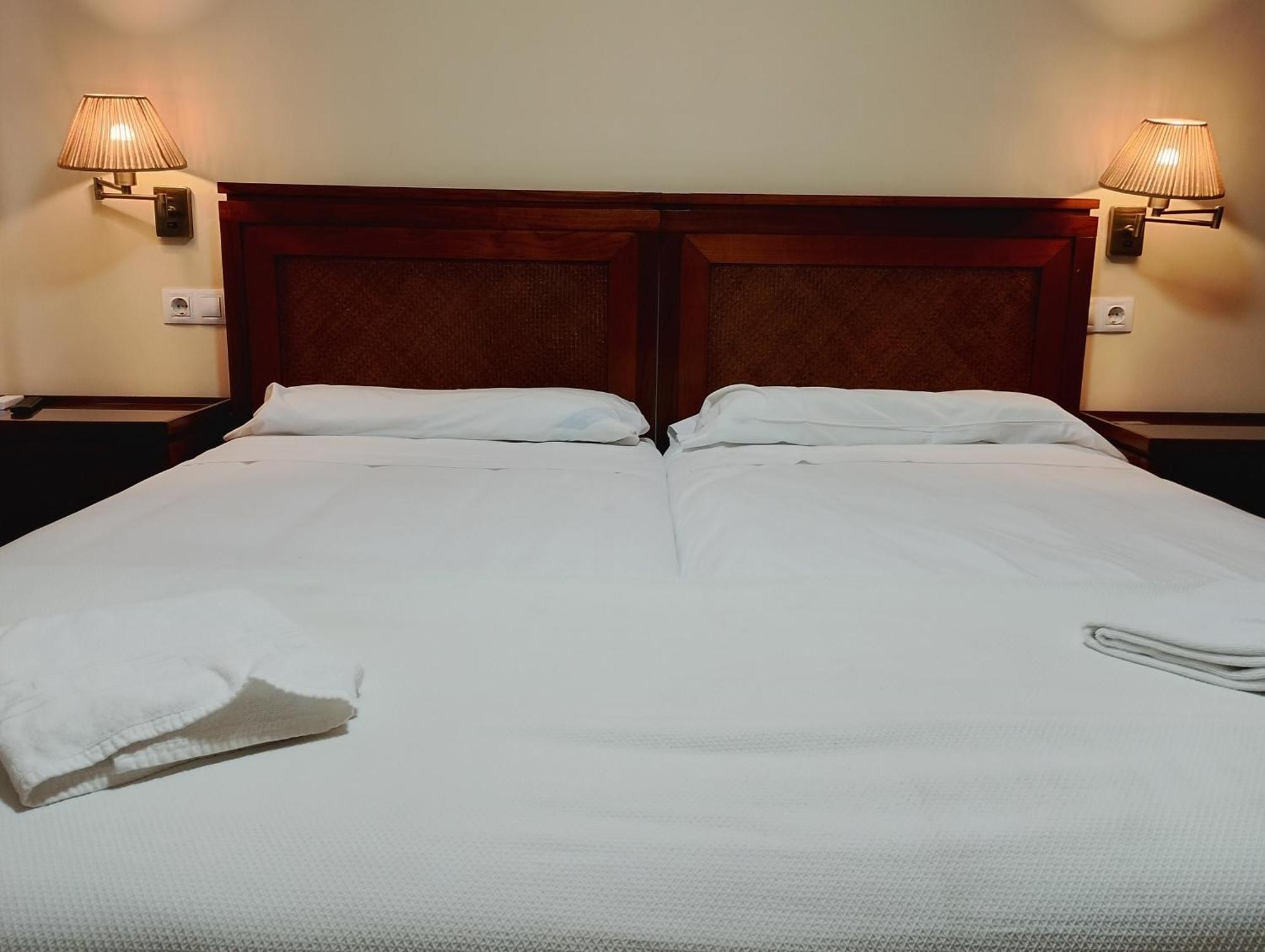 Cabalo Furado Tui Hotel Eksteriør billede